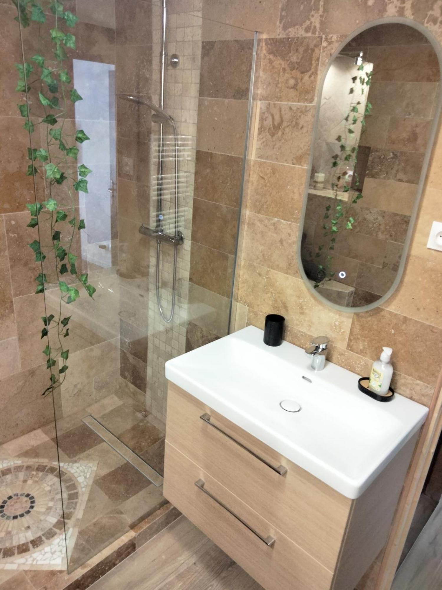 Maison Prestige Le Donjon Des Plaisirs Jacuzzi Montluel المظهر الخارجي الصورة