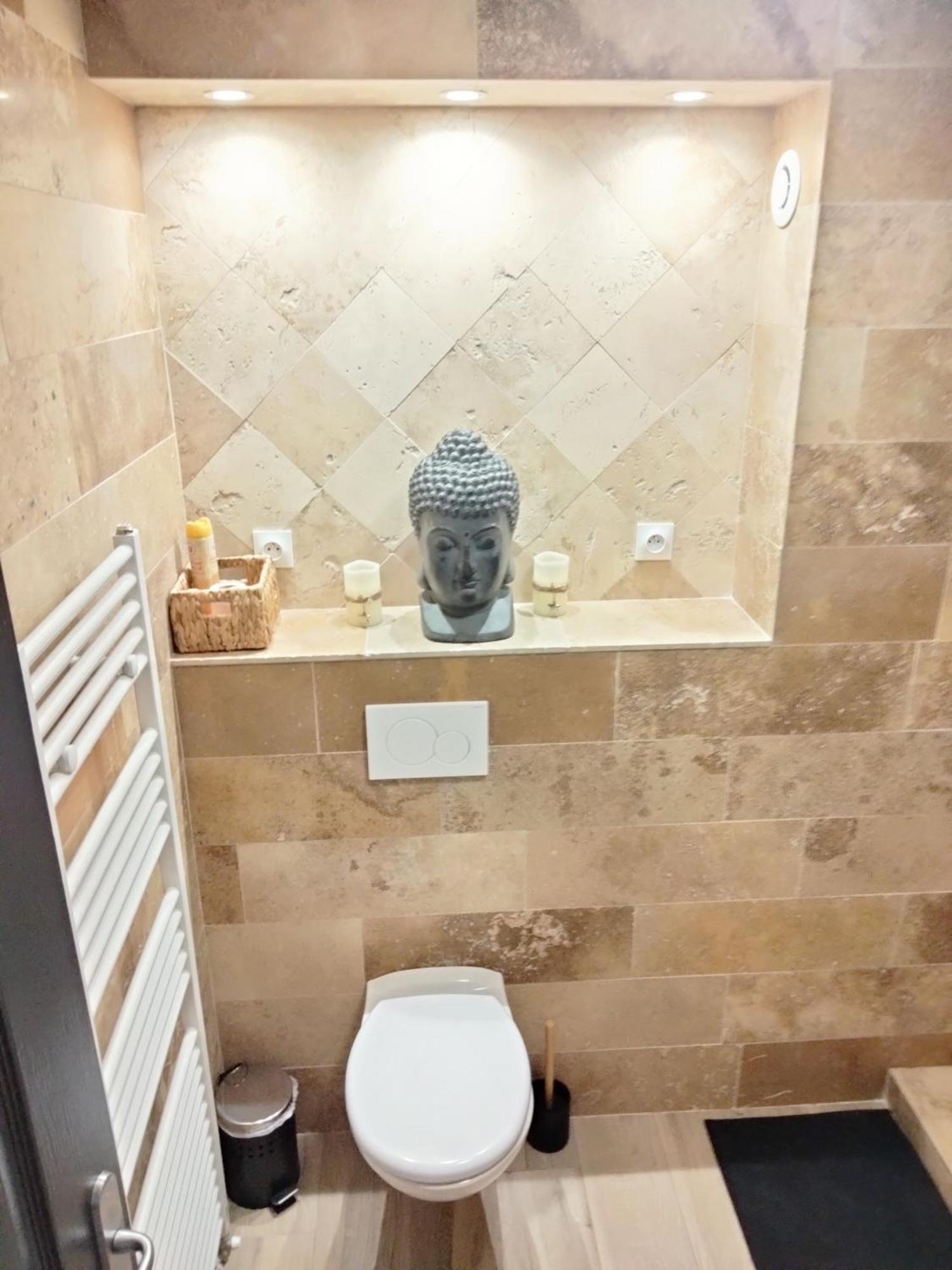 Maison Prestige Le Donjon Des Plaisirs Jacuzzi Montluel المظهر الخارجي الصورة